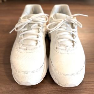 Brooks Women’s Addiction Walker 2 (Leather)